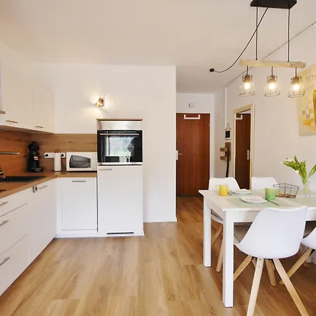 Apartament Happynest*** Mit Hallenbad